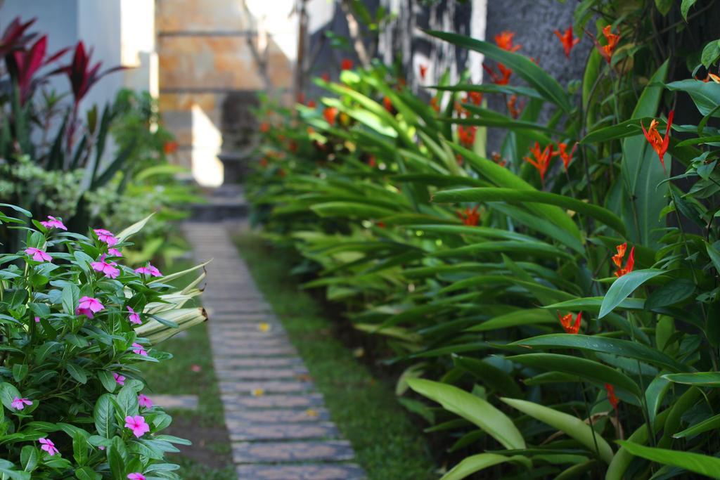 Lotus Tirta Seminyak Otel Dış mekan fotoğraf